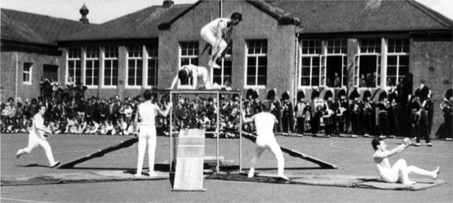 gymnasts1_1965-approx